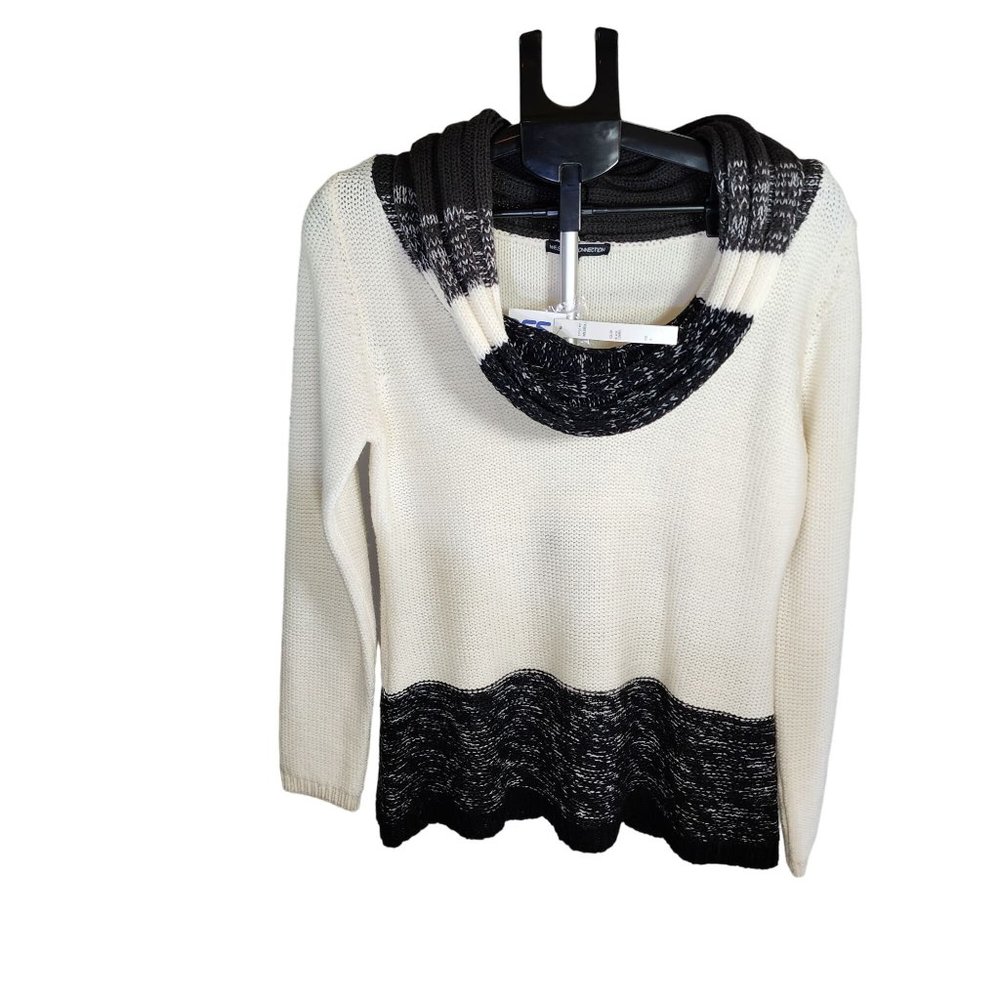 Western Connection Medium Cream Sweater Accented W Black, Gray, Cream Cowl‎ Neck